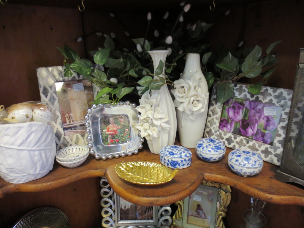 Gifts, Picture Frames, Pillows, Prints, Lamps, Rugs, & Tables
